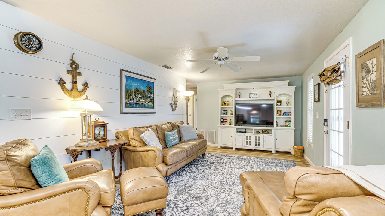 Photo of Bedroom in Weeki Wachee Gardens
