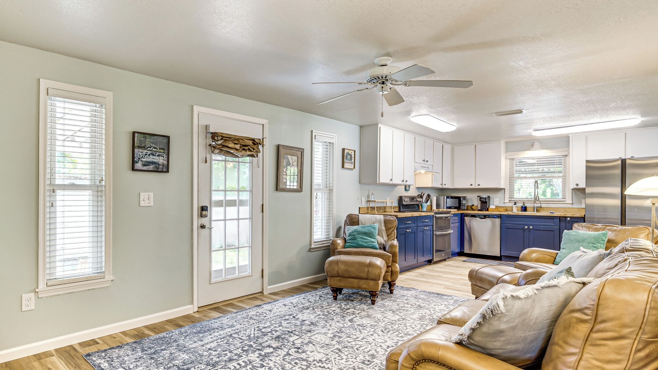 Photo of Livingroom in Weeki Wachee Gardens