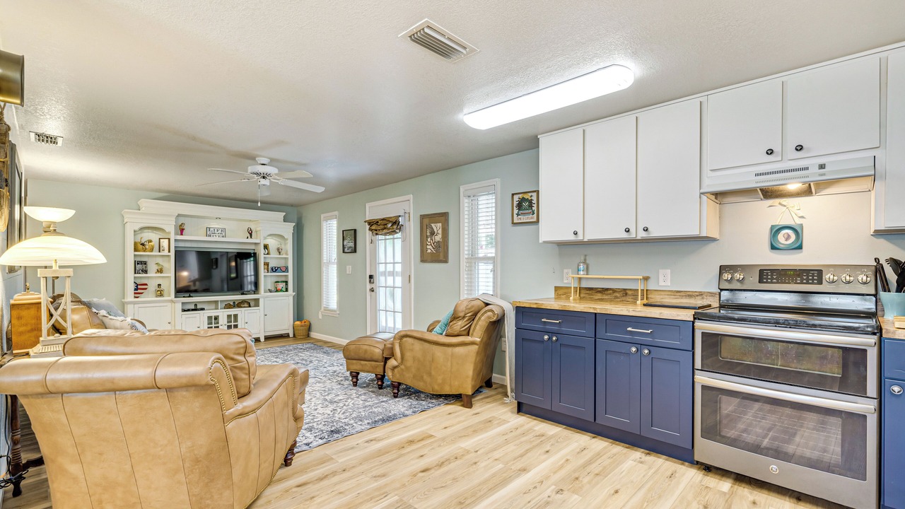 Photo of Kitchen in Weeki Wachee Gardens