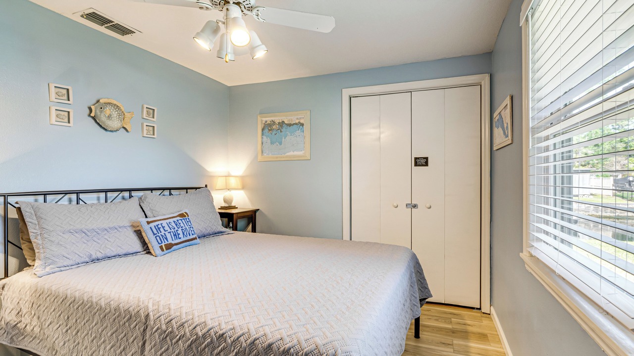 Photo of Bedroom in Weeki Wachee Gardens