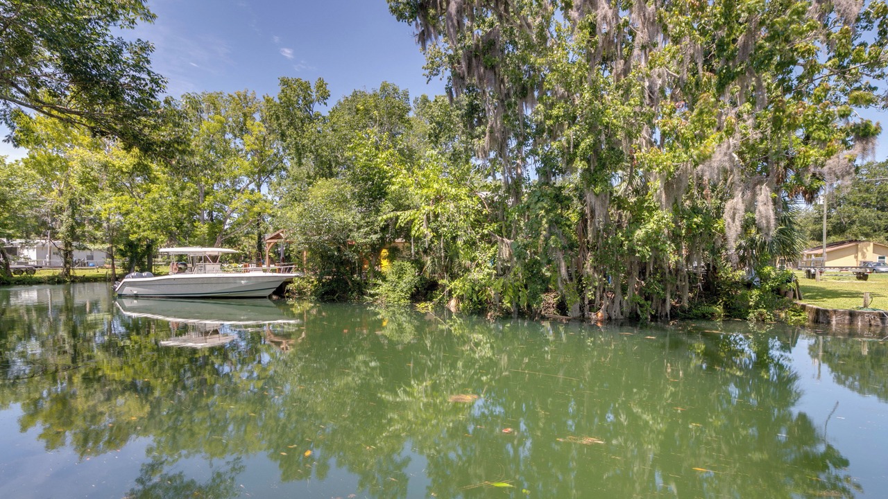Photo of Outdoor in Weeki Wachee Gardens