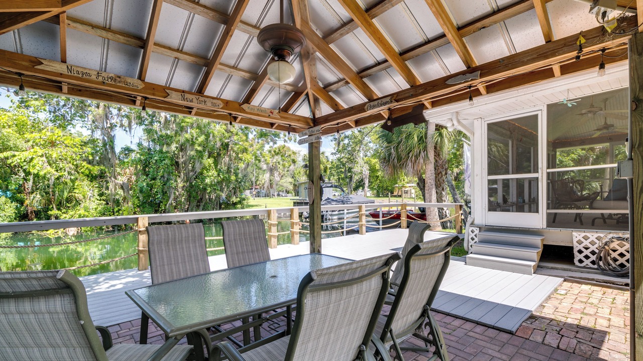Photo of Outdoor in Weeki Wachee Gardens