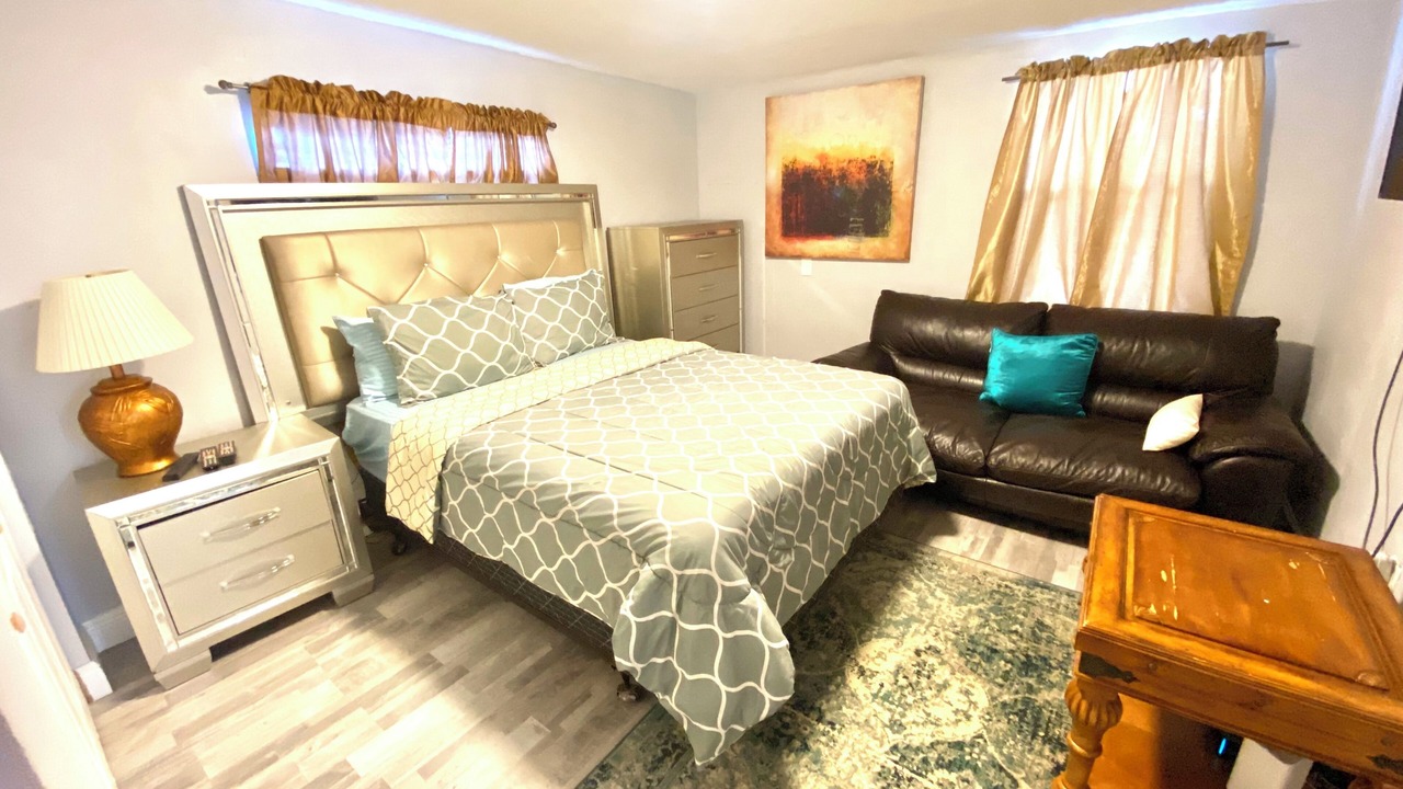 Photo of Bedroom in Florida Gardens