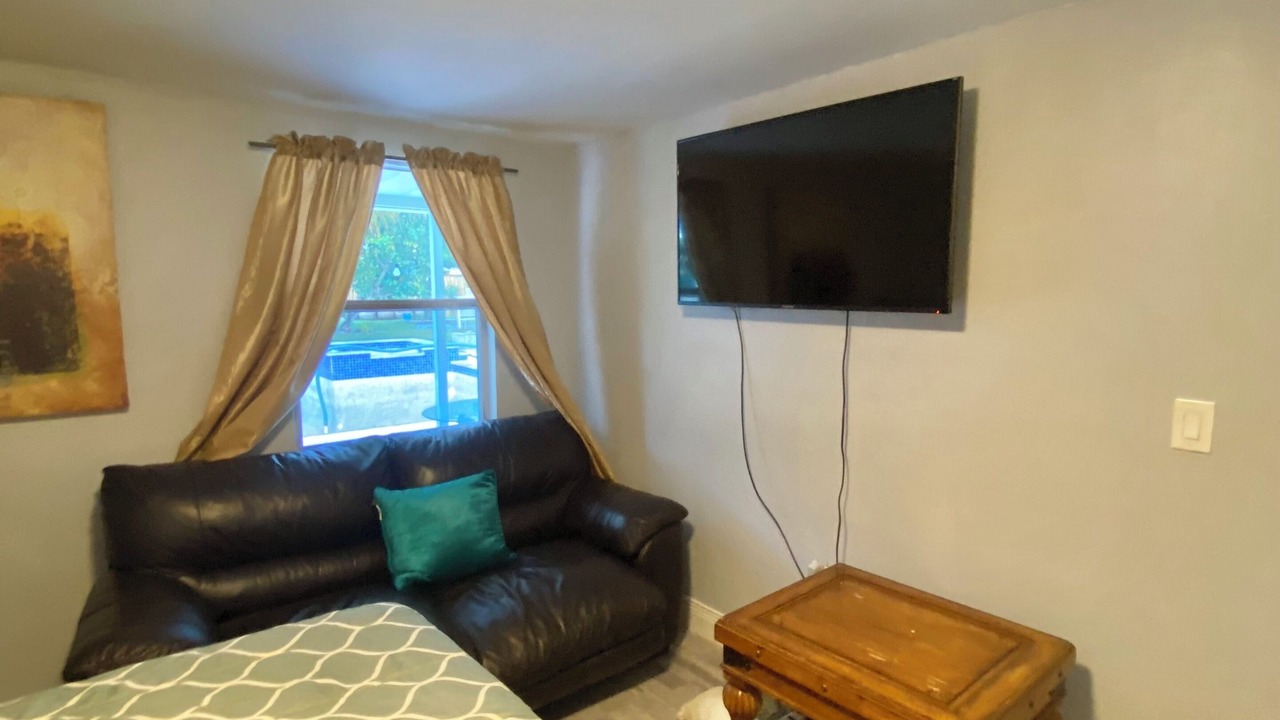 Photo of Bedroom in Florida Gardens