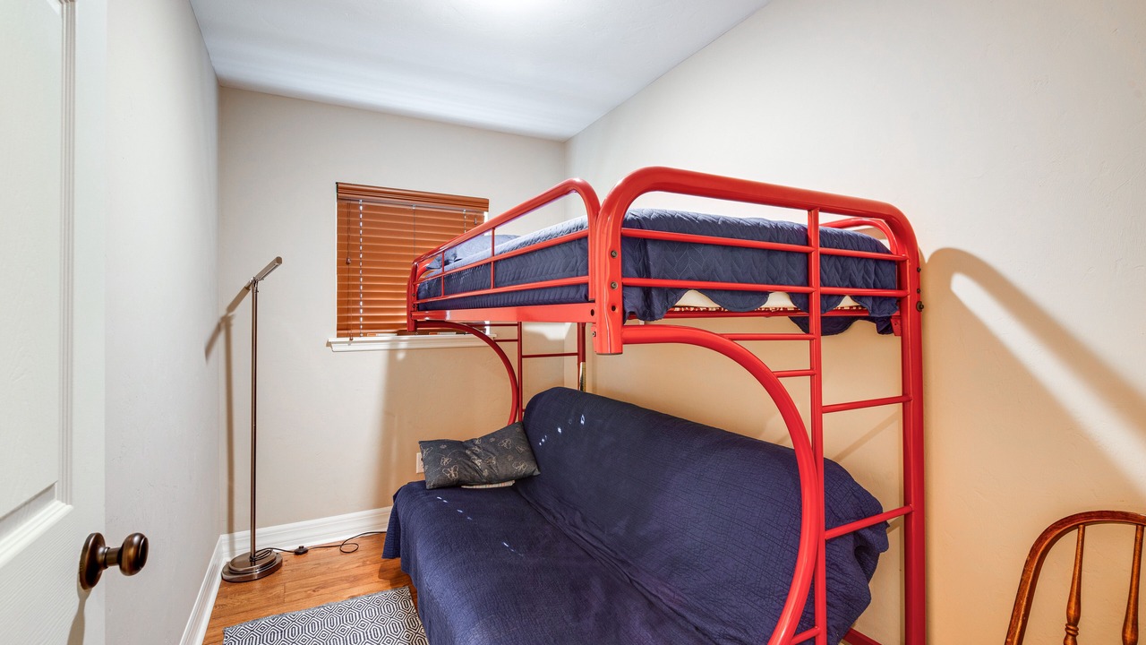 Photo of Bedroom in Putnam Hall