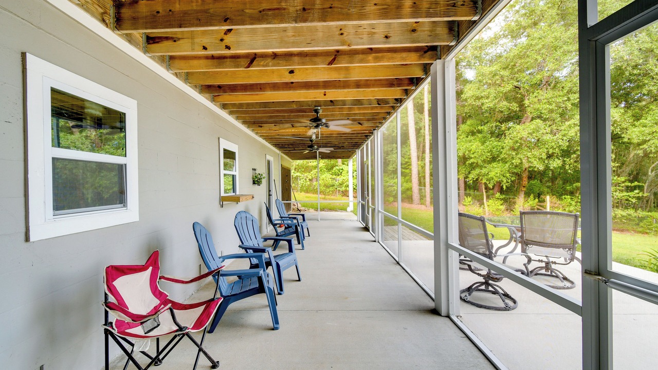 Photo of Patio Balcony in Putnam Hall