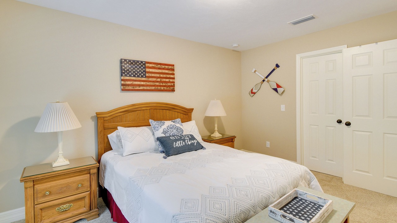 Photo of Bedroom in Putnam Hall