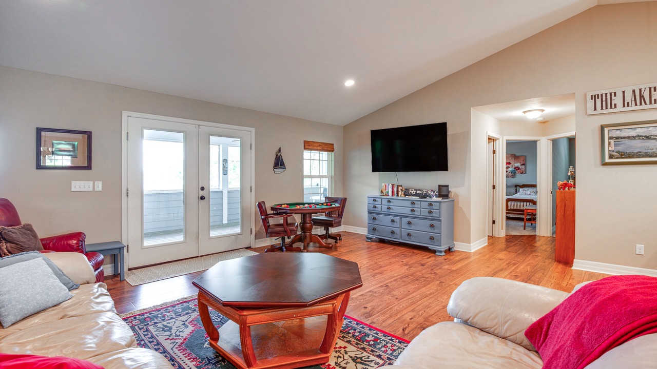 Photo of Livingroom in Putnam Hall