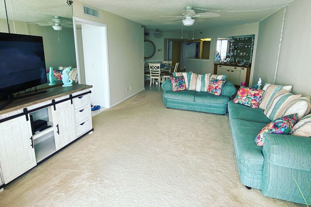 Photo of Livingroom in Hutchinson Island South