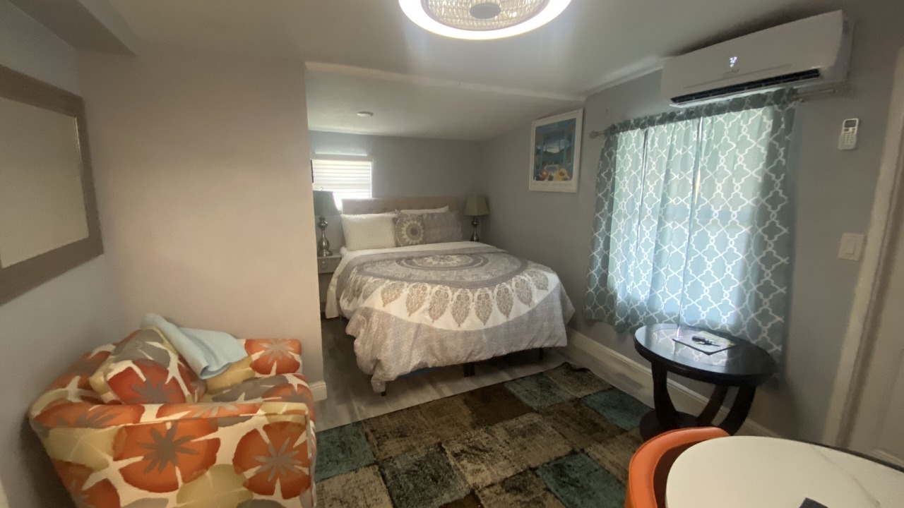 Photo of Bedroom in Florida Gardens