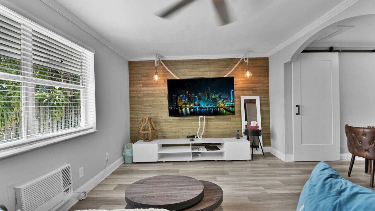 Photo of Livingroom in River Oaks