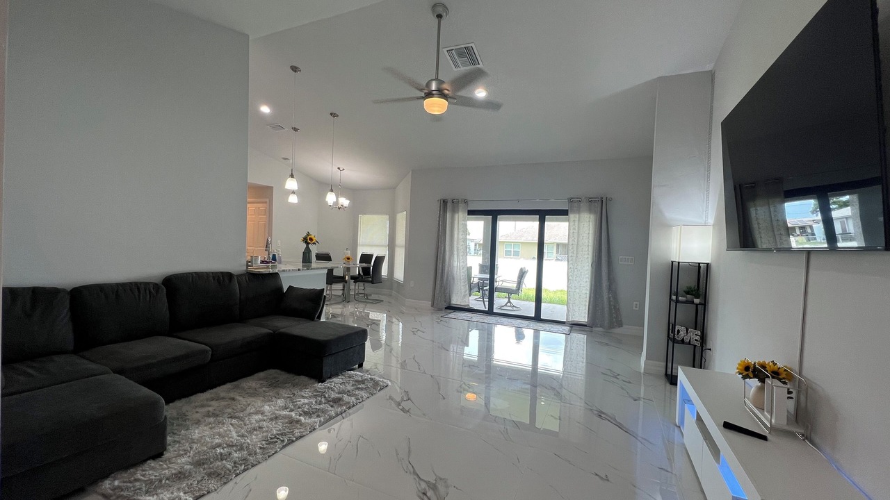 Photo of Livingroom in Sunshine