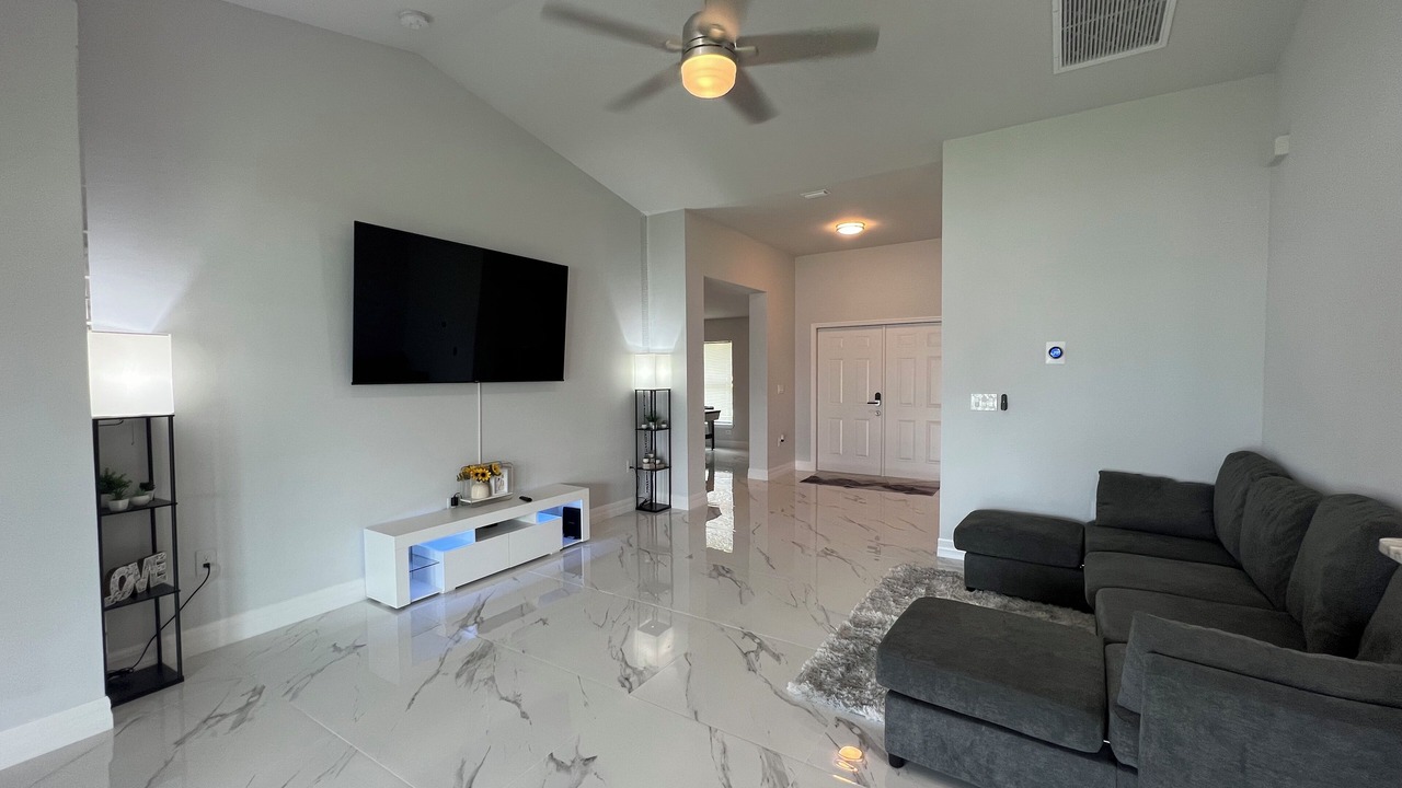 Photo of Livingroom in Sunshine