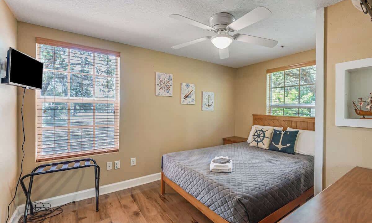 Photo of Bedroom in Chassahowitzka