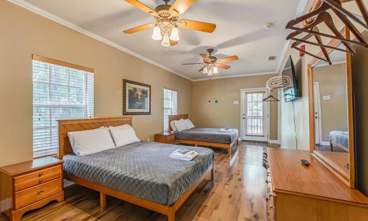 Photo of Bedroom in Chassahowitzka
