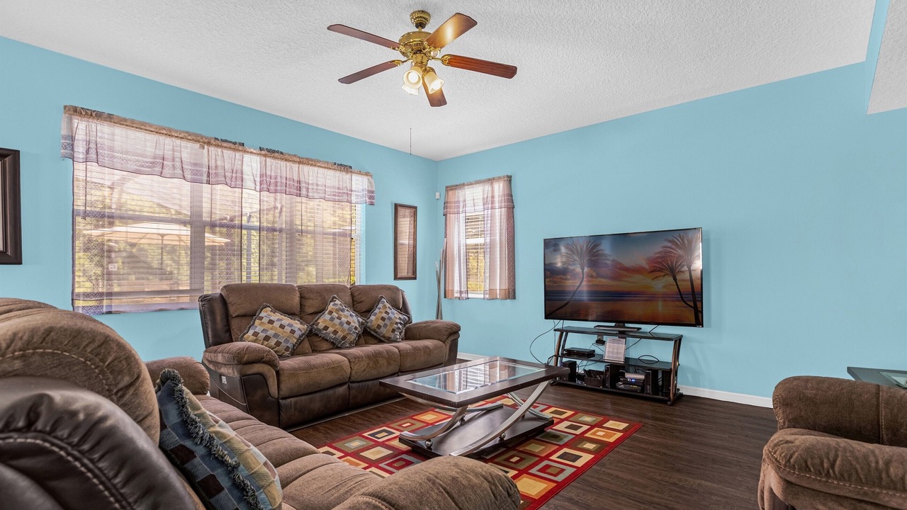 Photo of Livingroom in Windwood Bay