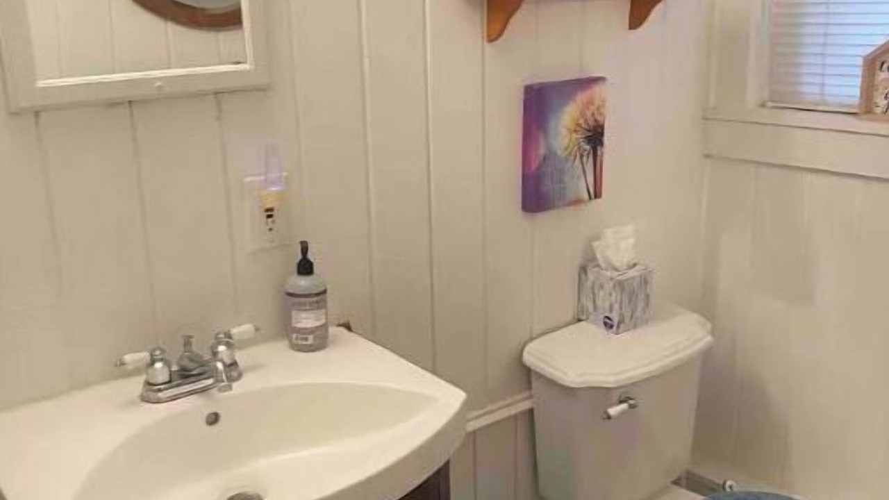 Photo of Bathroom in Elizabeth Mcbrides Raulersons
