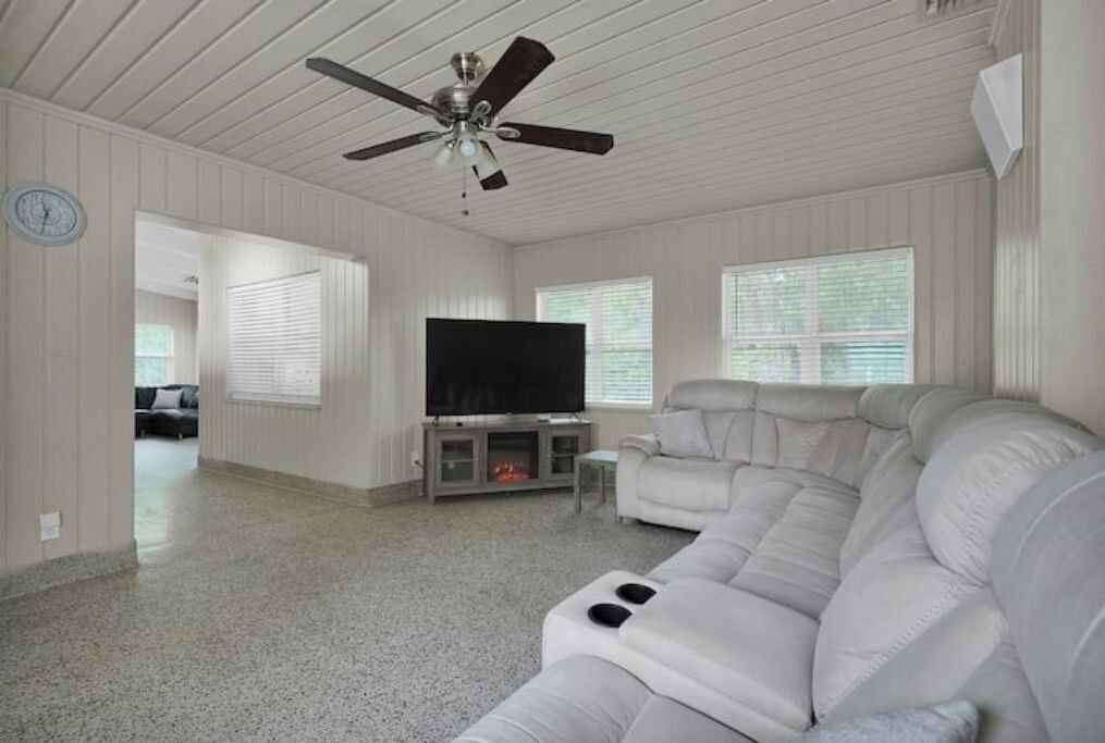Photo of Livingroom in Lakeshore South