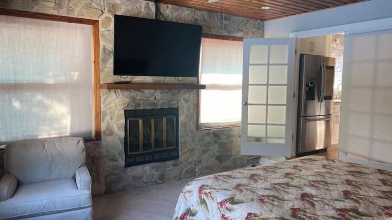 Photo of Livingroom in Neptune Beach