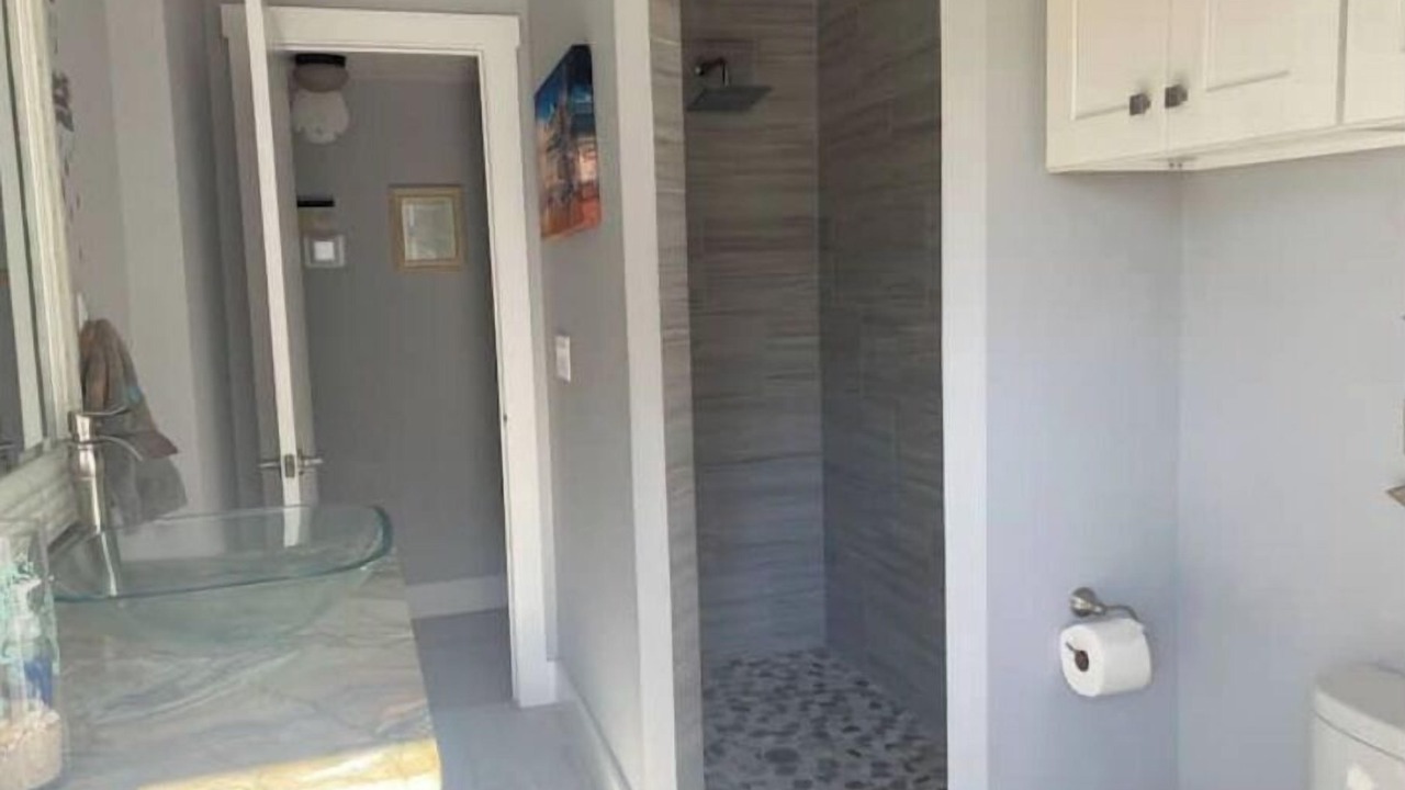 Photo of Bathroom in Neptune Beach