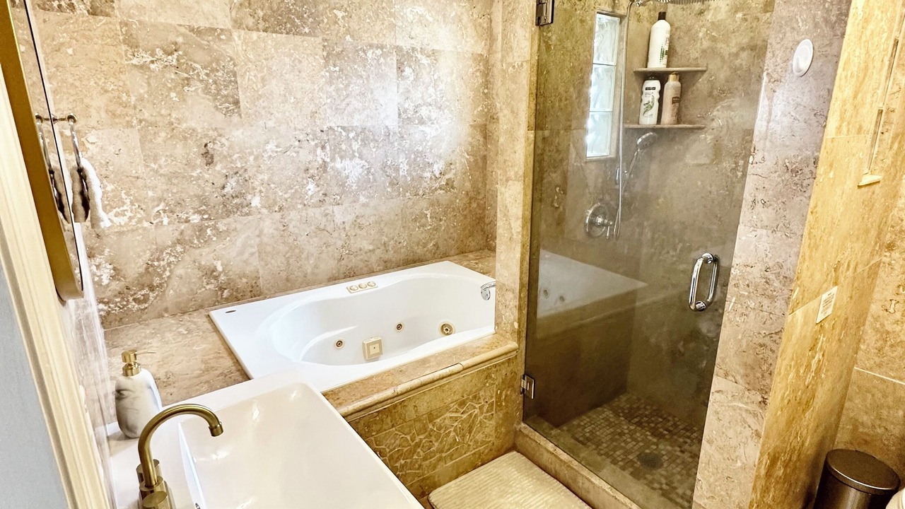 Photo of Bathroom in Buena Ventura Lakes