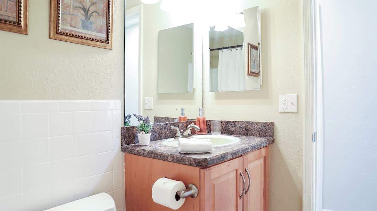 Photo of Bathroom in Anona