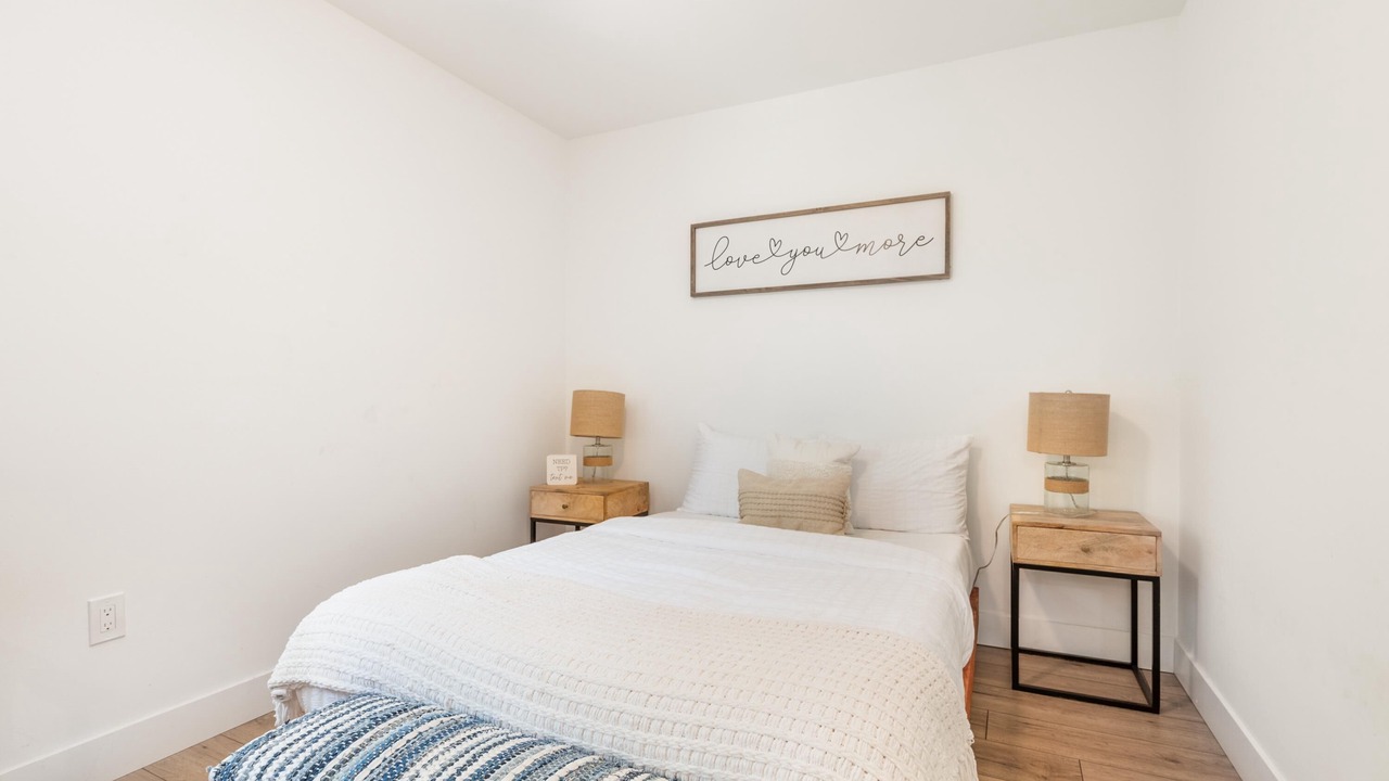 Photo of Bedroom in Ludlam