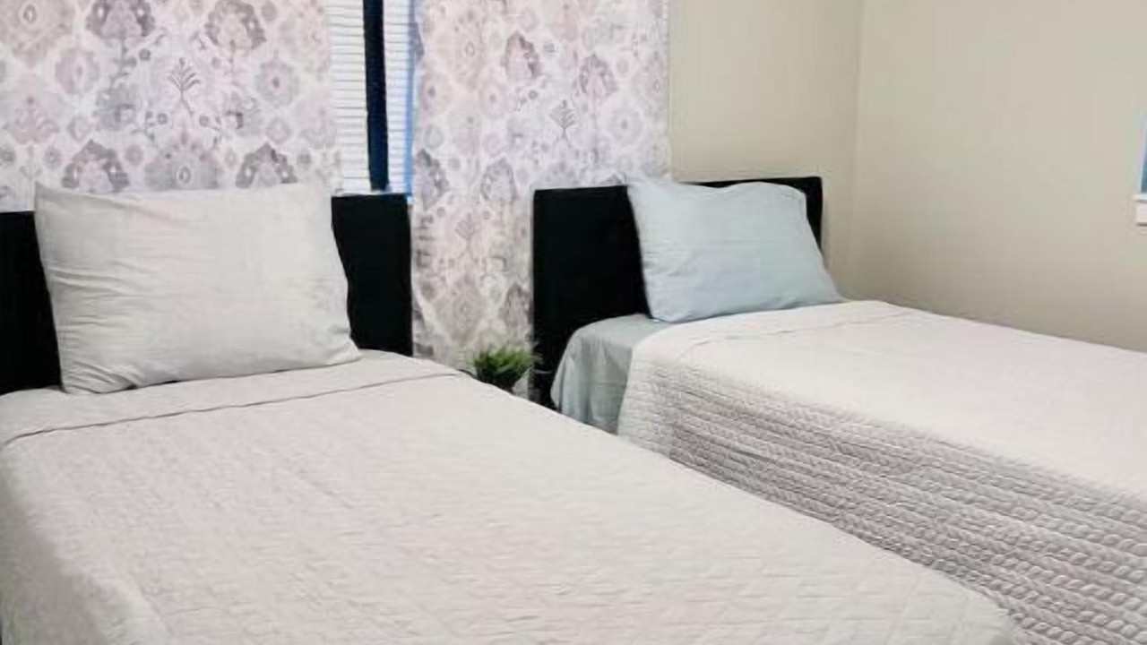 Photo of Bedroom in Malibu Groves