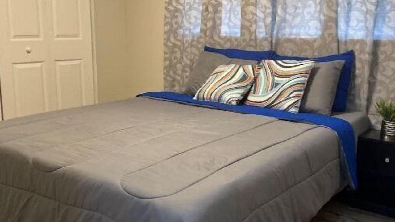 Photo of Bedroom in Malibu Groves