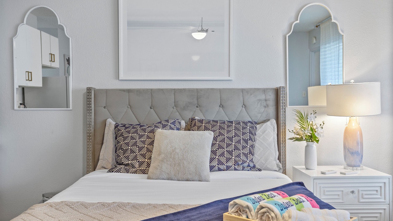 Photo of Bedroom in South Peninsula Historic District