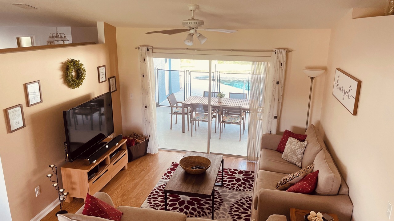 Photo of Livingroom in Crescent Lakes