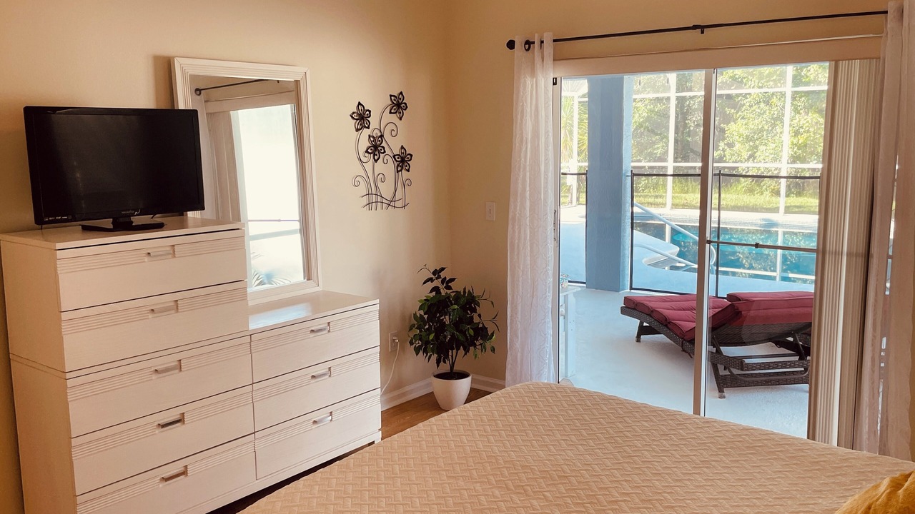 Photo of Bedroom in Crescent Lakes