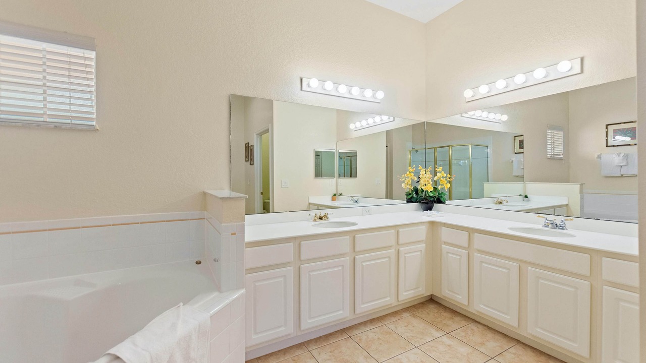 Photo of Bathroom in Bahama Bay