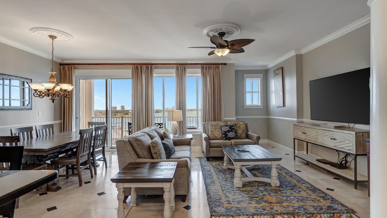 Photo of Livingroom in Baytowne Wharf
