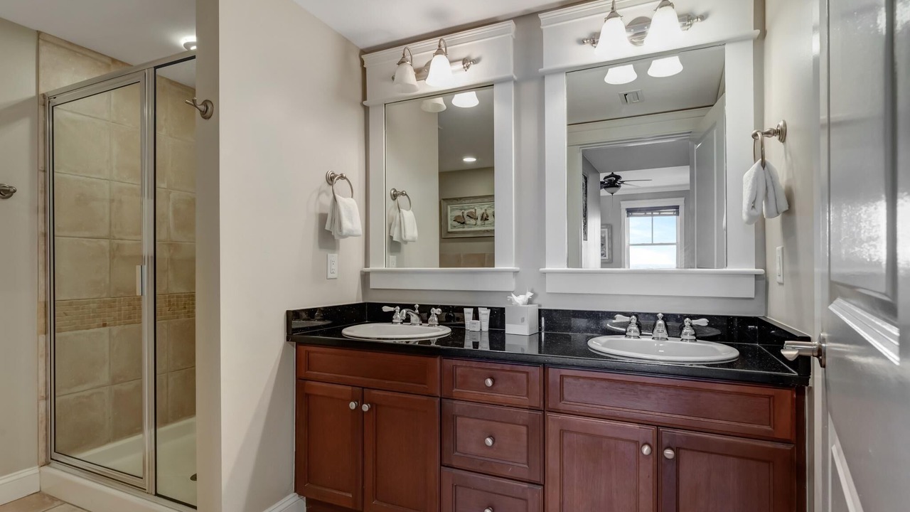 Photo of Bathroom in Baytowne Wharf