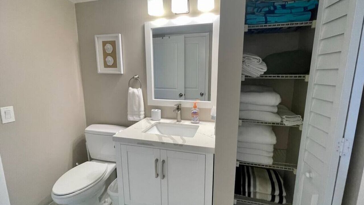 Photo of Bathroom in Jupiter Bay
