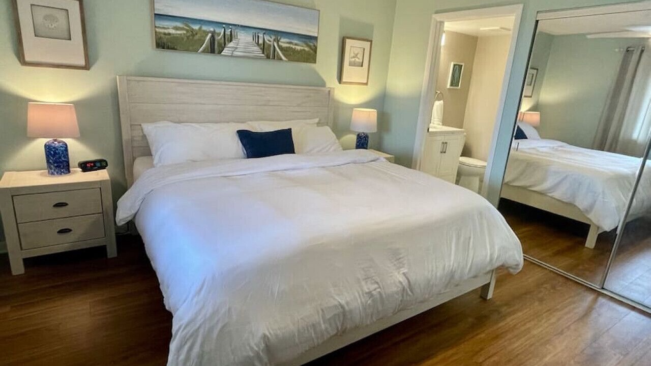 Photo of Bedroom in Jupiter Bay