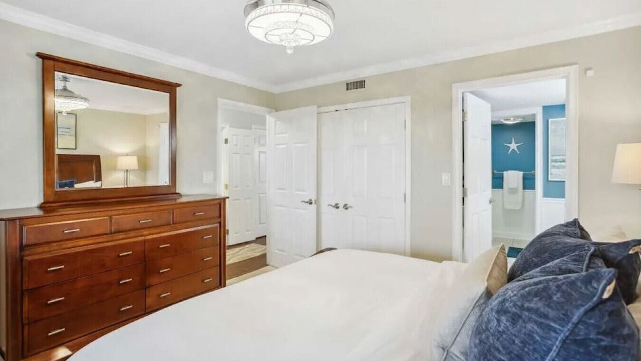 Photo of Bedroom in Jupiter Bay
