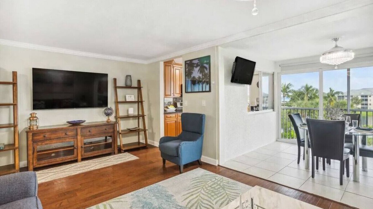 Photo of Livingroom in Jupiter Bay