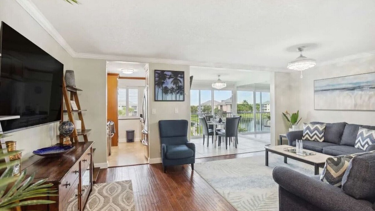 Photo of Livingroom in Jupiter Bay