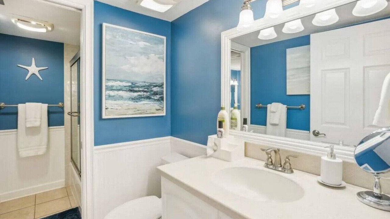 Photo of Bathroom in Jupiter Bay
