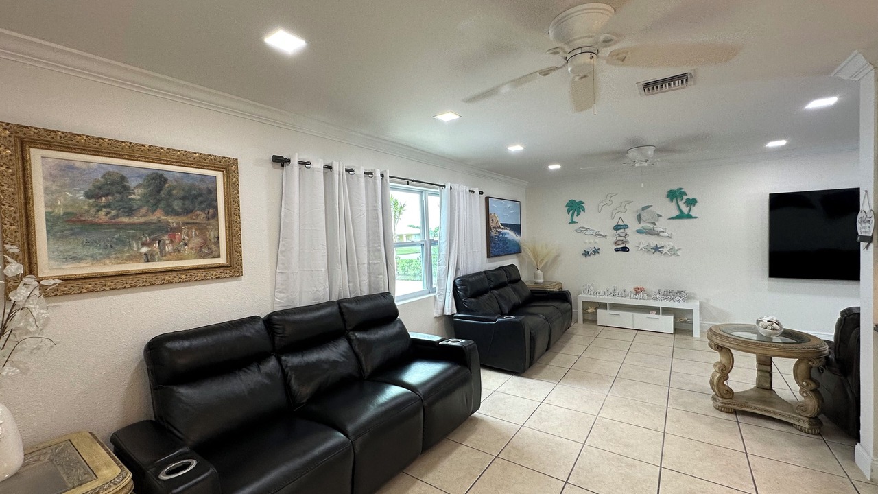 Photo of Livingroom in Hunt Club