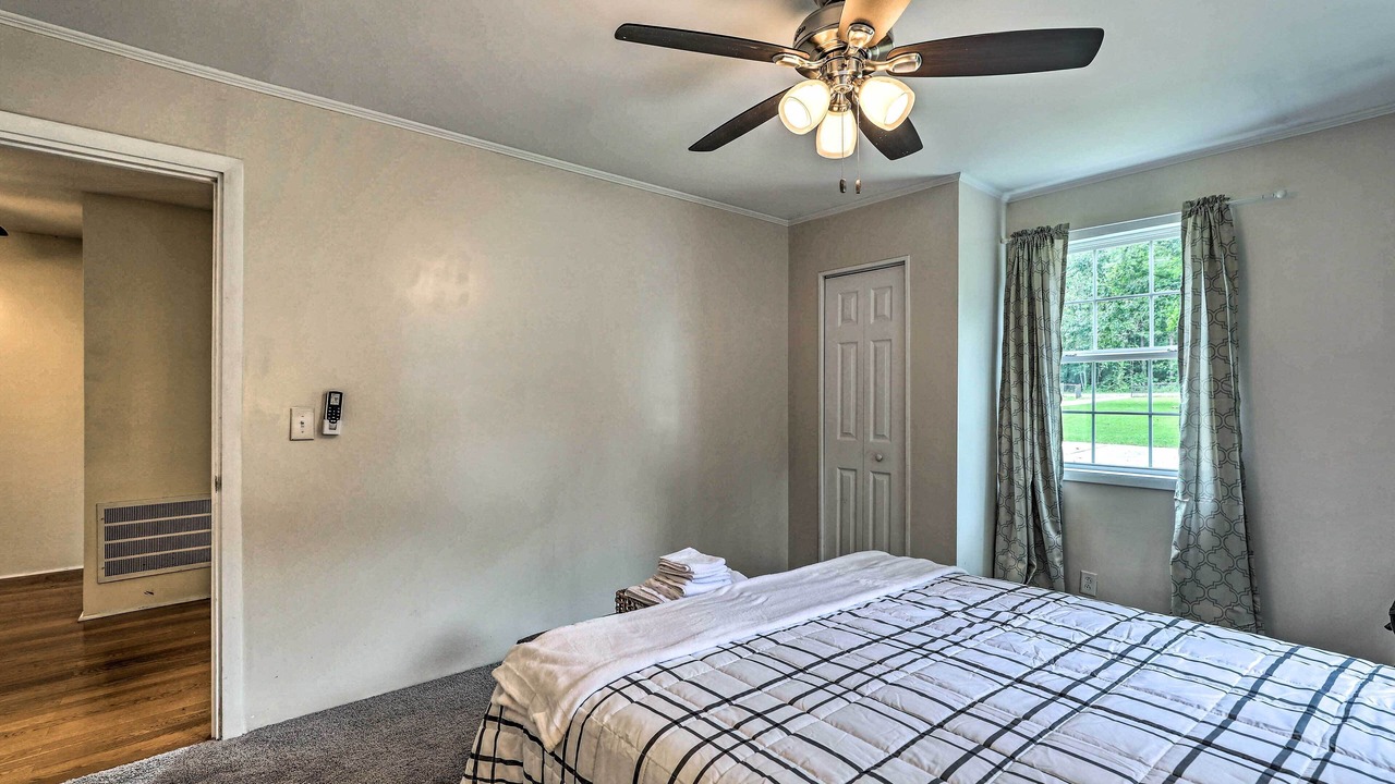 Photo of Bedroom in Calhoun County