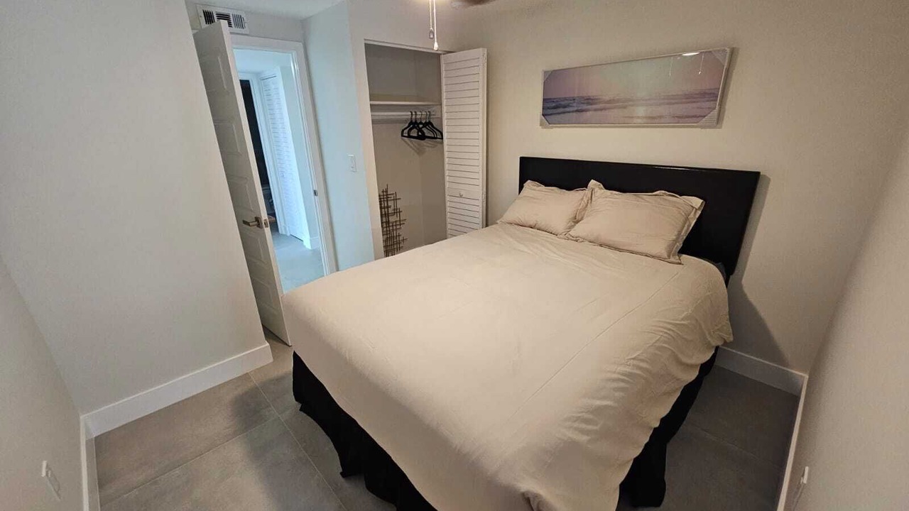 Photo of Bedroom in Mid Beach