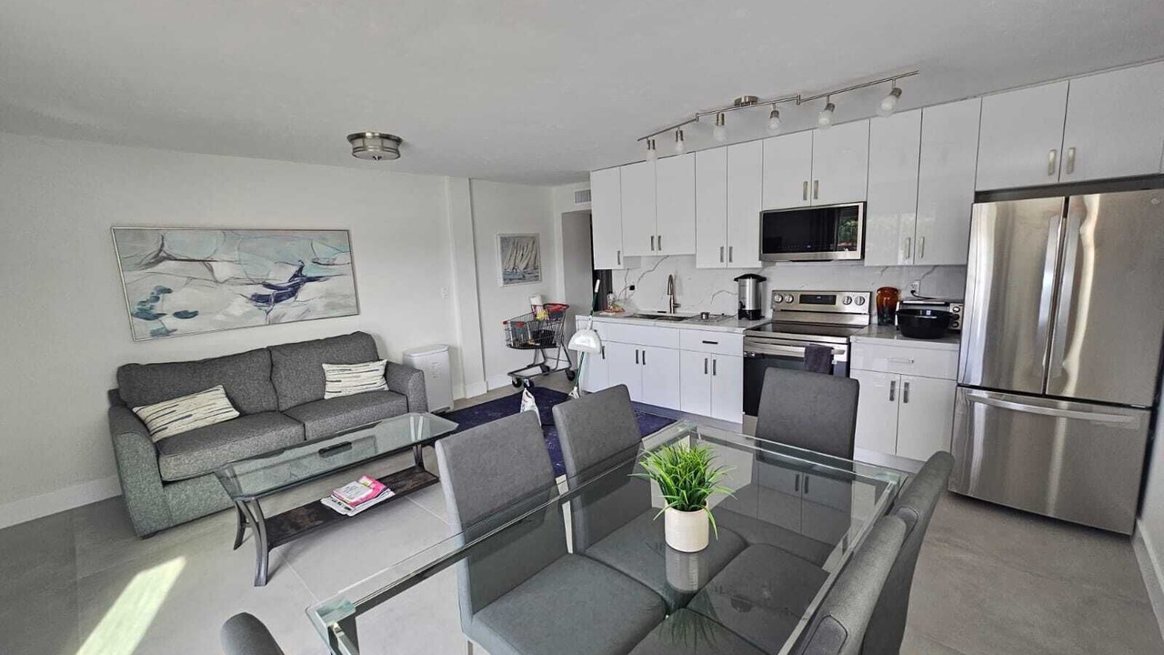 Photo of Livingroom in Mid Beach