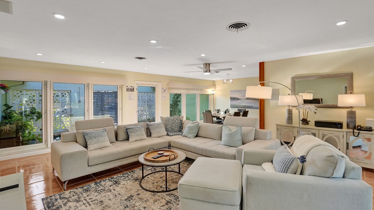 Photo of Livingroom in Coral Ridge Isles