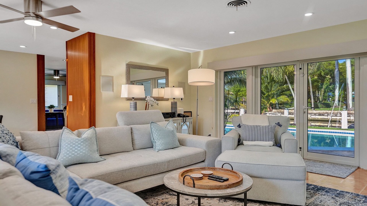 Photo of Livingroom in Coral Ridge Isles