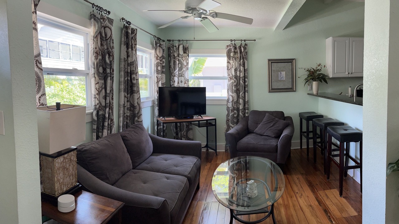 Photo of Livingroom in Historic Uptown