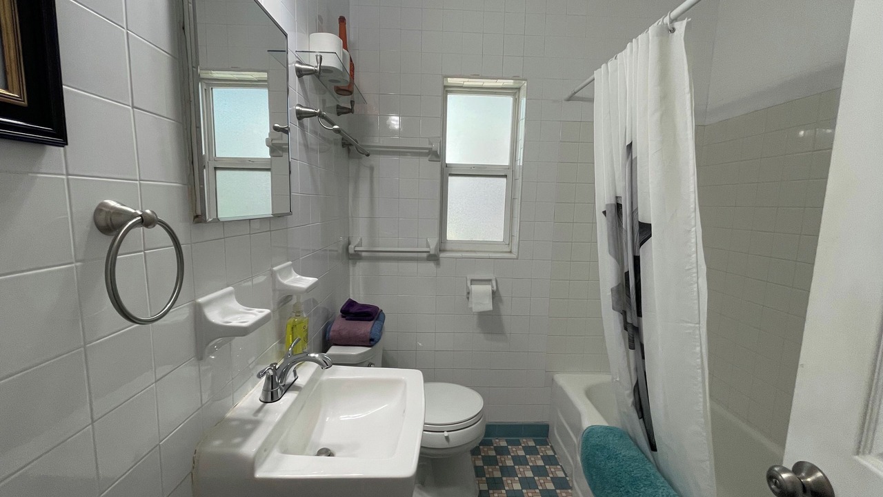 Photo of Bathroom in Lakeshore South
