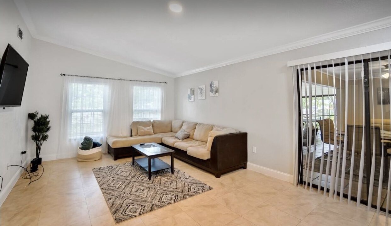 Photo of Livingroom in South Gate Ridge